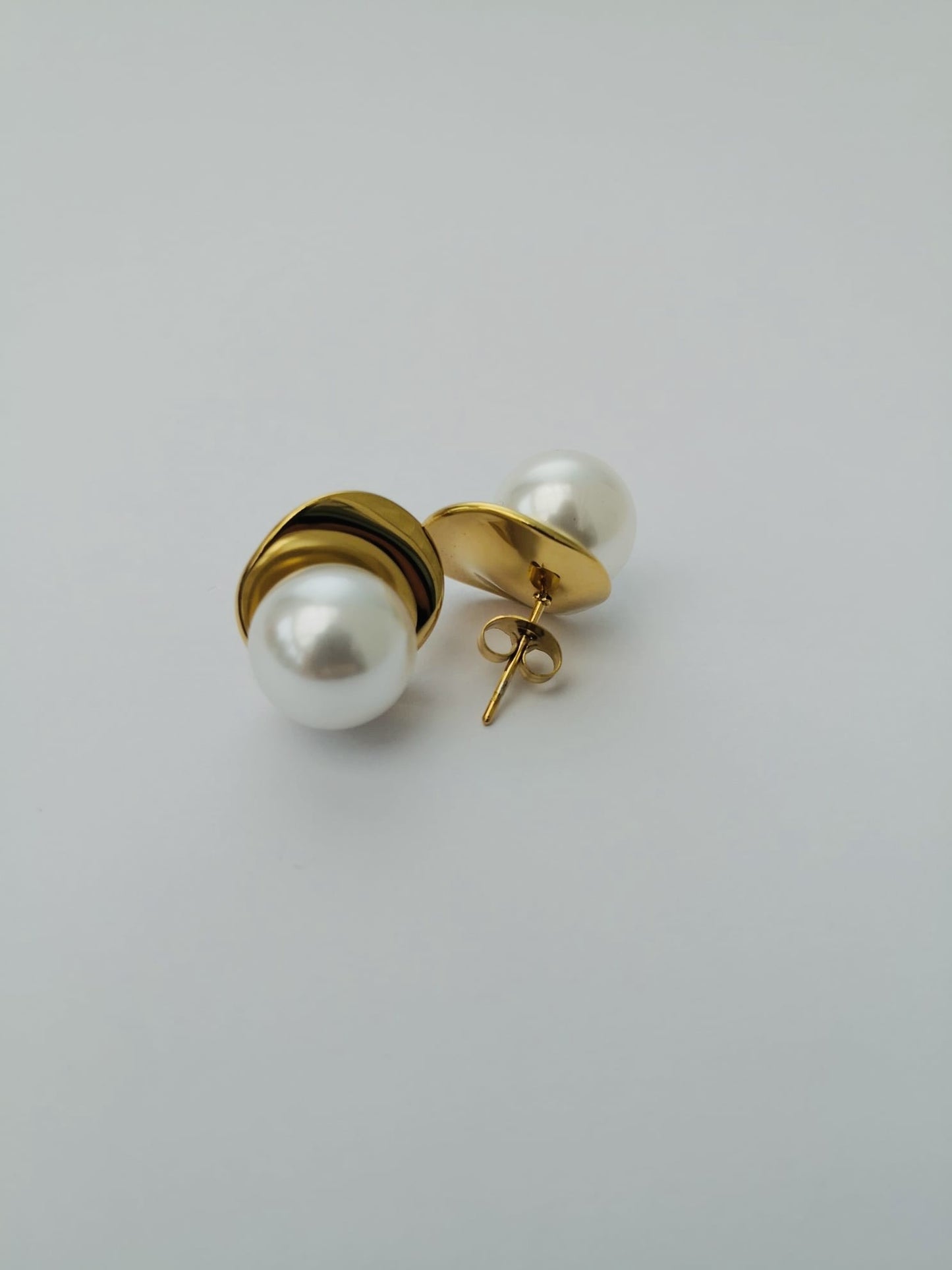 Oyster Pearl Earrings for Women – Hypoallergenic Stainless Steel & Elegant Design