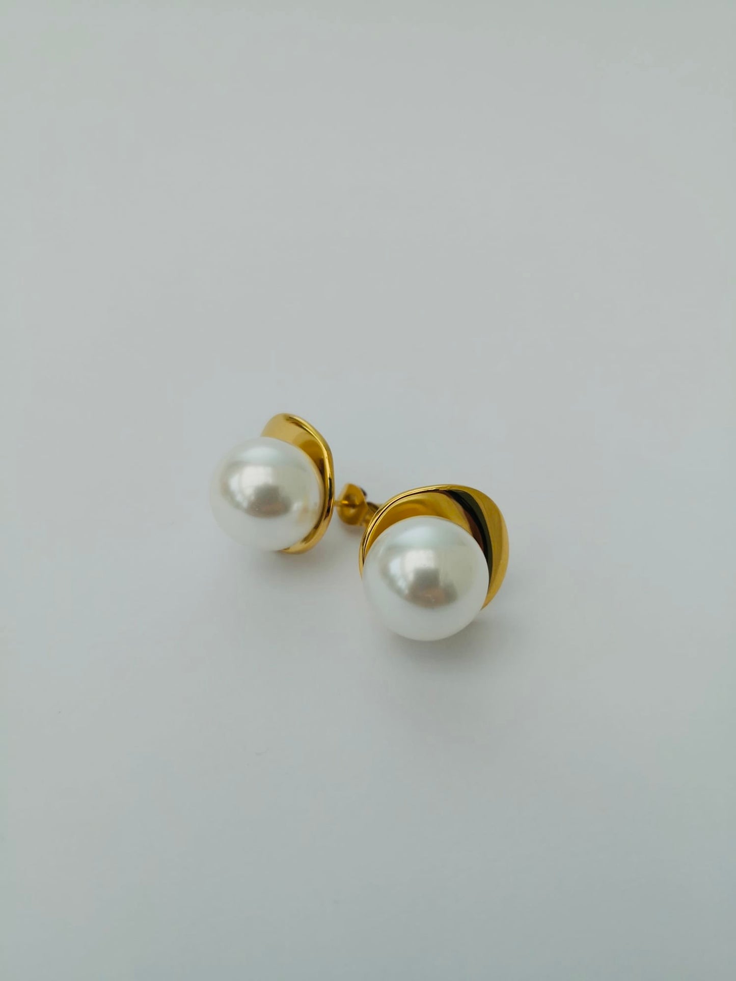 Oyster Pearl Earrings for Women – Hypoallergenic Stainless Steel & Elegant Design